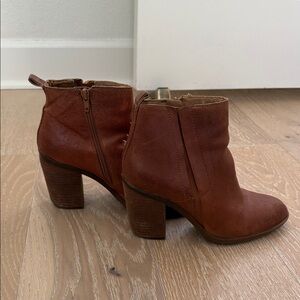 Lucky Brand Tan Heeled Boots